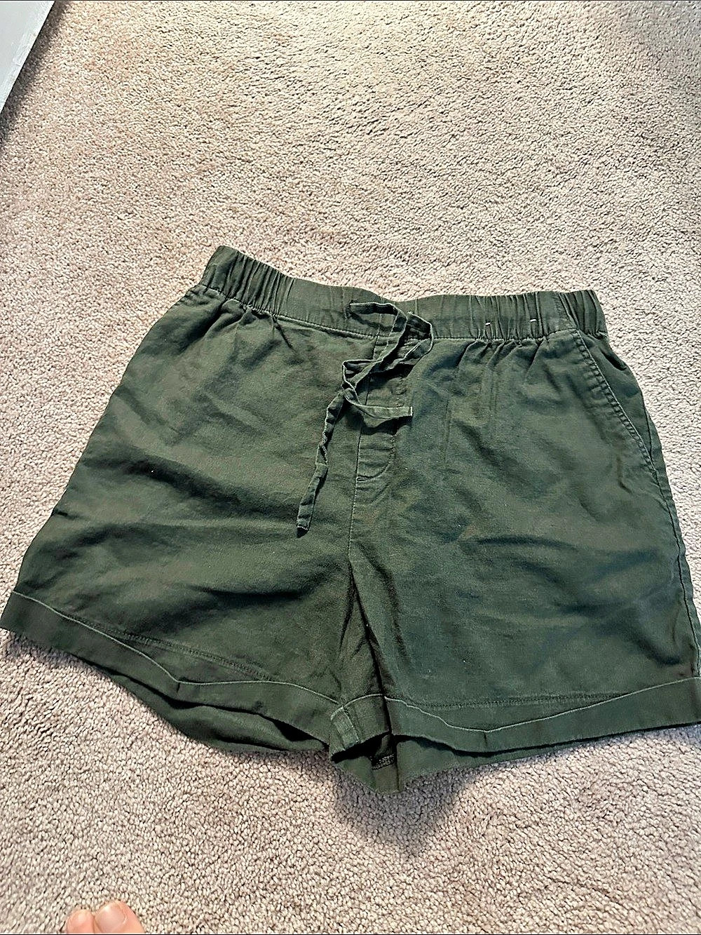 Uniqlo Women's Linen Olive Green Shorts Medium